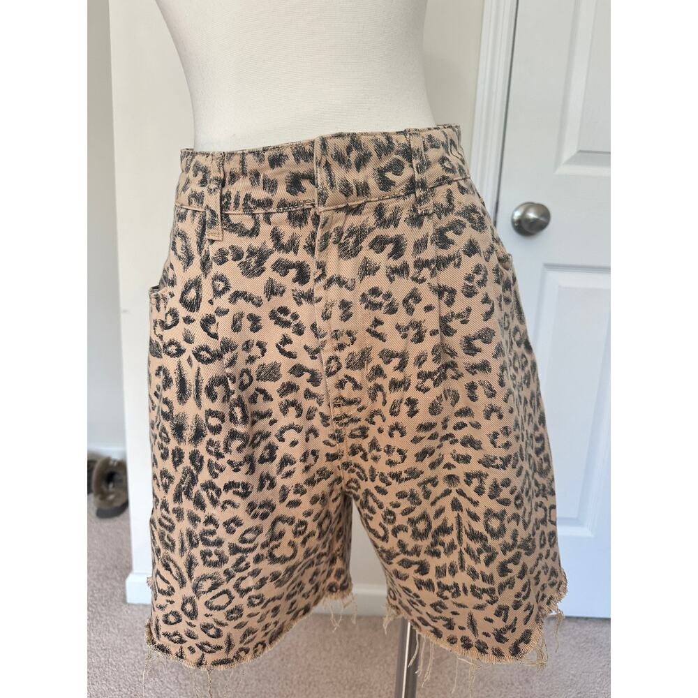 We The Free leopard longline raw hem dad shorts, size 26